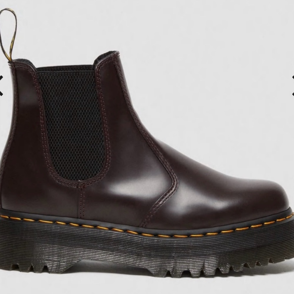 Dr. Marten platform Chelsea boots in burgundy SIZE 7 LADIES